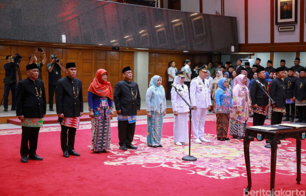 Gubernur DKI Jakarta Pramono Anung didampingi Wakil Gubernur Rano Karno resmi melantik 11 pejabat Pimpinan Tinggi Pratama di lingkungan Pemerintah Provinsi (Pemprov) DKI Jakarta di Balai Agung, Balai Kota DKI Jakarta, Rabu (17/12/2025). (Foto: Dok RUZKA INDONESIA)