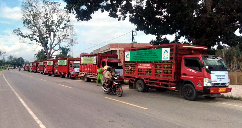 Pasokan 6.720 tabung LPG 3 kg tiba di Ibukota Kabupaten Aceh Tengah, Takengon, pada Senin (22/12/2025) lalu yang diangkut dari Bireuen menuju Takengon dengan menggunakan 12 unit truk. (Foto: Dok RUZKA INDONESIA)