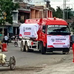 Proses pengiriman BBM dari Medan ke Bener Meriah dan Takengon, Aceh Tengah, menggunakan Mobil Tangki BBM berukuran medium. (Foto: Dok RUZKA INDONESIA)