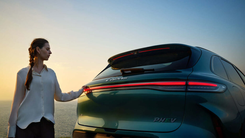 Sebagai bagian dari ekosistem teknologi global Chery Group, LEX menjadi standar baru bagi platform NEV generasi berikutnya, serta memimpin perkembangan teknologi cerdas mobil secara lintasgenerasi yang dirancang LEPAS, merek mobil energi baru (NEV), untuk pasar global. (Foto: Dok RUZKA INDONESIA)