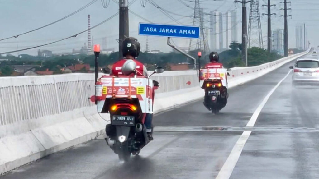 Konsumen bisa melakukan pemesanan melalui Pertamina Contact Center 135, motorist akan bergerak dari titik terdekat untuk mengantarkan BBM langsung ke lokasi konsumen. (Foto: Dok RUZKA INDONESIA)