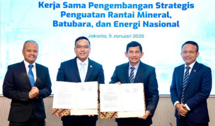 Disaksikan Chief Technology Officer (CTO) BPI Danantara, Sigit Puji Santoso, penandatanganan Kerja Sama Pengembangan Strategis Penguatan Rantai Mineral Batu Bara dan Energi Nasional antara Direktur Utama PT Pertamina (Persero) Simon Aloysius Mantiri dengan Direktur Utama MIND ID Maroef Sjamsoeddin, berlangsung di Jakarta, Jumat (09/01/2026). (Foto: Dok RUZKA INDONESIA)