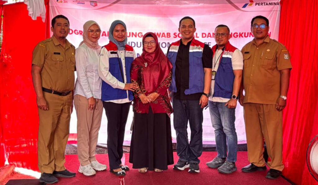 Kolaborasi Program TJSL/CSR Enduro Home Service ini, Pertamina Lubricants dan SMK Bina Utama Pontianak berkomitmen mencetak lulusan SMK yang kompeten, berjiwa entrepreneur, dan peduli lingkungan, sekaligus memperkuat ekosistem pendidikan vokasi yang berkelanjutan serta memberikan manfaat nyata bagi masyarakat sekitar. (Foto: Dok RUZKA INDONESIA)