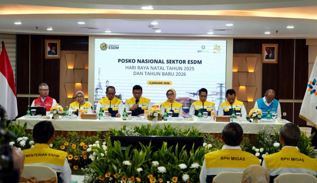 Inspektur Jenderal Kementerian Energi dan Sumber Daya Mineral (ESDM), Yudhiawan, secara resmi menutup palaksanaan Posko Nasional Sektor ESDM Nataru dalam press conference yang berlangsung di Auditorium Cendrawasih, Gedung BPH Migas, Jakarta, Senin (05/01/2026) kemarin. (Foto: Dok RUZKA INDONESIA)