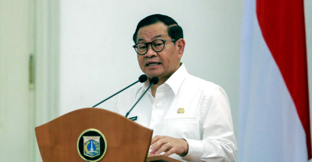 Usai meninjau pengerukan Kali Cakung Lama, Jakarta Utara, Selasa (27/01/2026), Gubernur DKI Jakarta Pramono Anung menyatakan bahwa Operasi Modifikasi Cuaca (OMC) di Jakarta diperpanjang lagi hingga 1 Februari 2026. (Foto: Dok RUZKA INDONESIA)