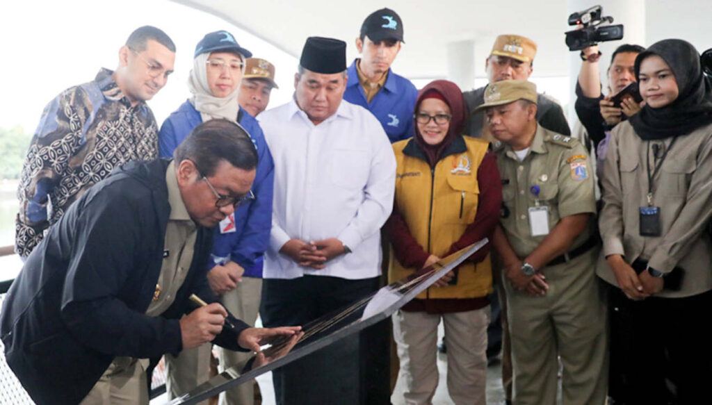 Gubernur DKI Jakarta Pramono Anung meresmikan Waduk Cilangkap Batu Licin di Jakarta Timur, Senin (12/1) pagi. (Foto: Dok RUZKA INDONESIA)