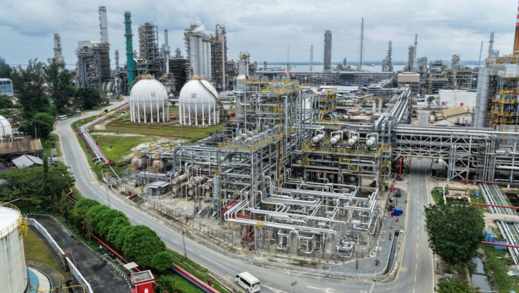 Vice President Corporate Communication PT Pertamina (Persero) Muhammad Baron menjelaskan, Kilang Balikpapan akan menjadi kilang terbesar di Indonesia, dengan hasil pengolahan yang berkualitas tinggi, dan mampu memanfaatkan setiap tetes minyak mentah menjadi produk berkualitas, termasuk petrokimia turunan yang berdampak bagi sektor industri. (Foto: Dok RUZKA INDONESIA)