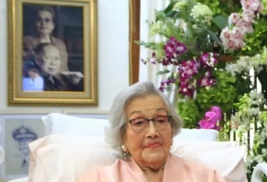 Meriyati Roeslani Hoegeng atau yang akrab disapa Eyang Meri, wafat pada Selasa (3/2/2026) pukul 13.24 WIB dalam usia 100 tahun.