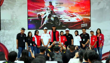 Sebagai Brand Ambassador, Sean Gelael tidak hanya hadir sebagai pembalap, tetapi juga simbol prestasi anak bangsa yang membawa nama Indonesia di panggung dunia. (Foto: Dok RUZKA INDONESIA)