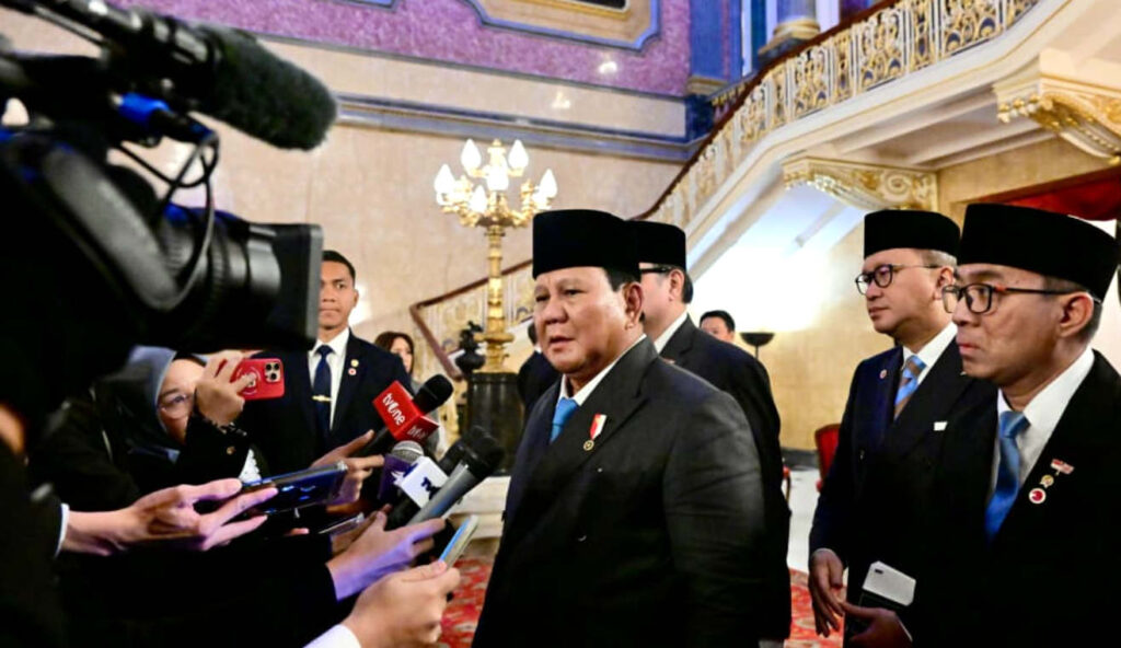 Presiden Republik Indonesia Prabowo Subianto memberikan keterangan kepada sejumlah wartawan di Lancaster House, London, Selasa (20/01/2026). (Foto: BPMI Setpres/Rusman)