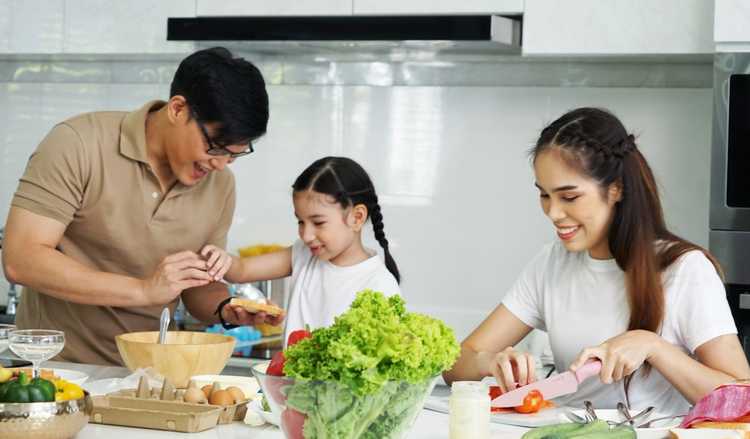 Panduan konsumsi MSG keluarga modern. Temukan cara aman menggunakan penyedap rasa alami dalam batas wajar agar masakan tetap lezat dan gurih.
