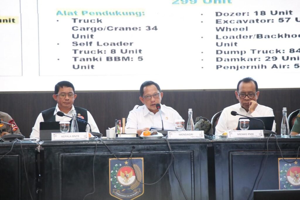 Pemerintah mempercepat rehabilitasi sarana dan prasarana pendidikan di wilayah terdampak banjir akibat Siklon Senyar di Aceh, Sumatera Utara, dan Sumatera Barat.