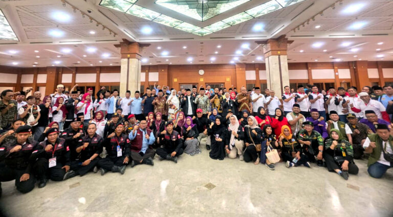 Anggota DPD RI Dapil DKI Jakarta Fahira Idris yang juga Dewan Pembina Forum Lintas Ormas DKI Jakarta, mengajak seluruh elemen ormas untuk terus memperkuat kolaborasi, menjaga persatuan, serta berkontribusi aktif dalam pembangunan Jakarta. (Foto: Dok RUZKA INDONESIA)