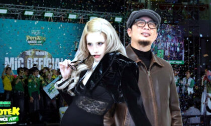 Grand Finalists POTEK Dance 2025 mengabadikan serunya momen grand final tahun lalu, di mana bakat bertemu bakat dan semangat bertemu semangat! (Foto: Dok Komix Herbal)