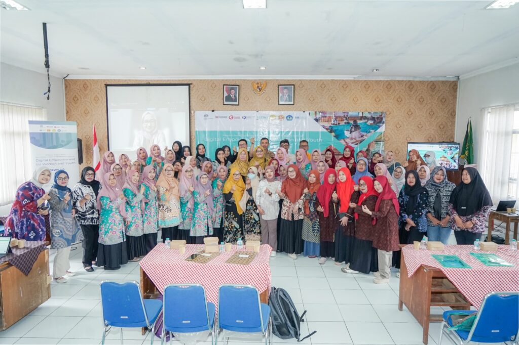 Semangat emansipasi perempuan di Hari Kartini tahun 2026 ini mendapat dorongan konkret melalui peluncuran program Digital Empowerment for Women and Youth (DEWY) 3.0 di Kabupaten Banjarnegara, Jawa Tengah. (Foto: Dok.LPPM Unsoed)