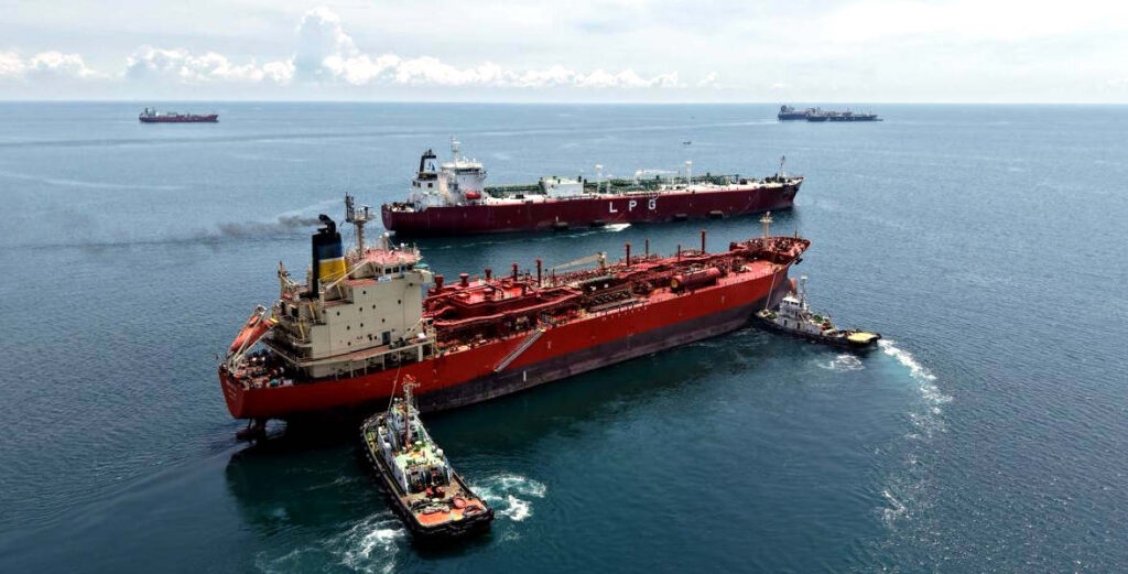 STS Kalbut yang telah beroperasi sejak tahun 1995 dengan luasan area laut mencapai 3,92 km² merupakan bagian dari Terminal BBM Tanjungwangi dan memiliki peran vital dalam menjaga kelancaran distribusi energi nasional. (Foto: Dok RUZKA INDONESIA)