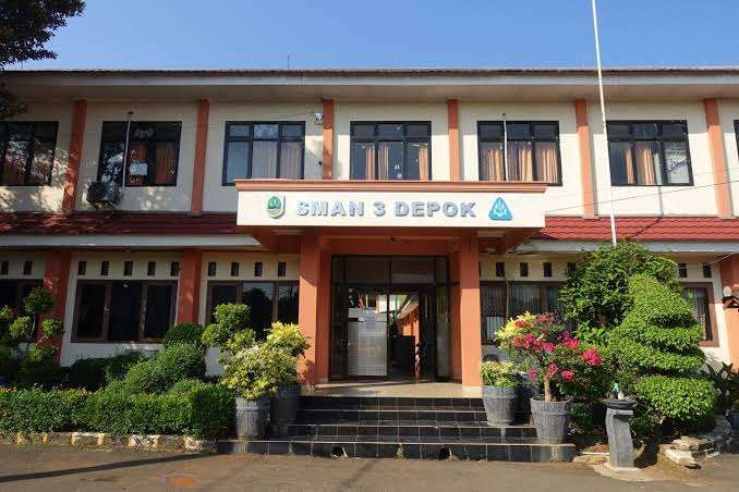 SMAN 3 Depok keluar sebagai yang paling unggul dengan total 79 siswa yang diterima.