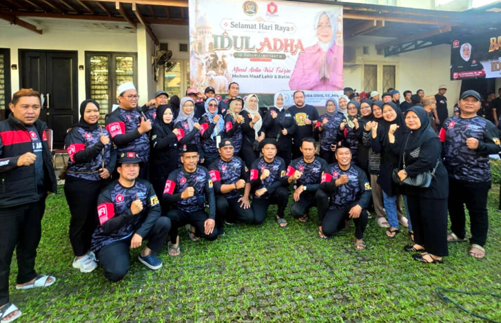Ketua Umum Bang Japar Fahira Idris di Mako Bang Japar di Jati Padang, Jakarta Selatan, meyakini semangat kolaborasi sosial seperti yang ditunjukkan dalam kegiatan kurban perlu terus diperluas ke berbagai bidang kehidupan masyarakat. (Foto: Dok RUZKA INDONESIA)