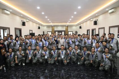 Wamendagri Bima Arya (tengah) dalam acara Pendidikan dan Pelatihan Daerah (Diklatda) V BPD HIPMI Jawa Barat yang digelar di Gedung Daan Mogot Pusdikif, Kota Bandung, Sabtu (9/5/2026). (Foto: Puspen Kemendagri)