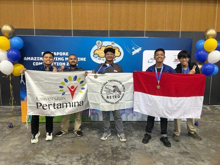 Tim RETRO Universitas Pertamina (UPER) yang hadir dalam kegiatan SAFMC 2026. (Foto: Dok. UPER)