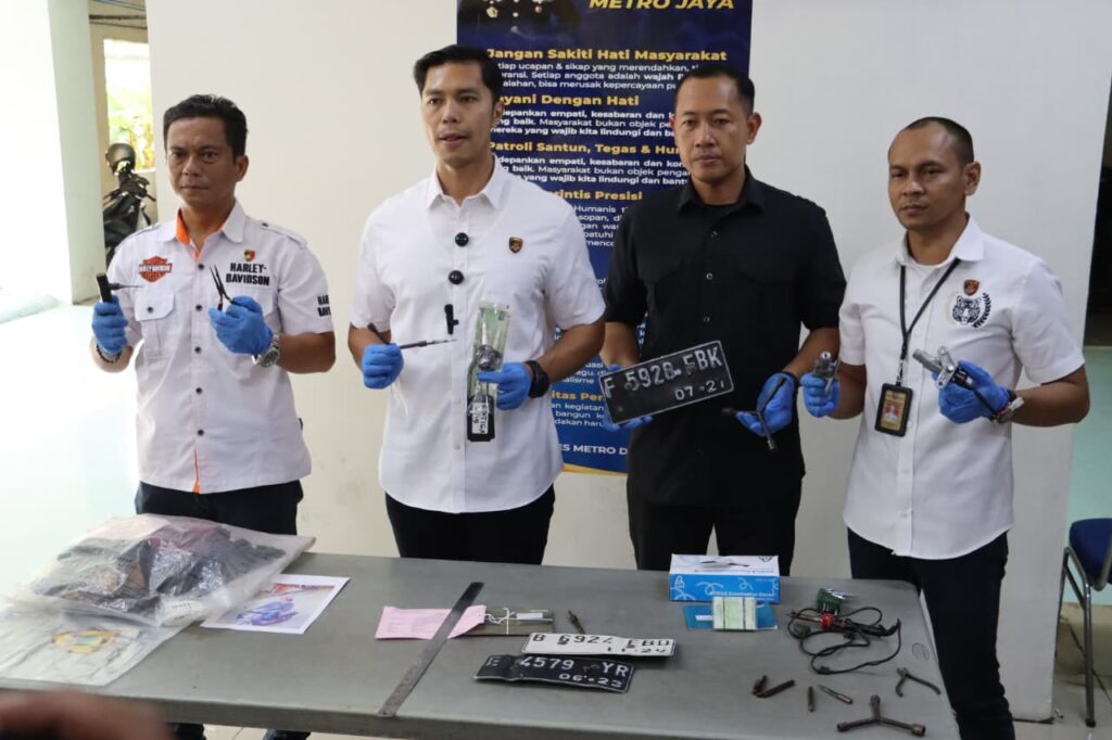 Satuan Reserse Kriminal Polres Metro Depok berhasil membongkar jaringan pencurian kendaraan bermotor (curanmor) yang beraksi di sejumlah wilayah Depok dan Kabupaten Bogor.