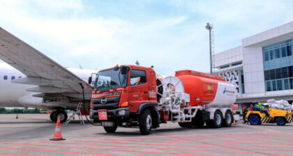 Pertamina Patra Niaga terus memperkuat infrastruktur energi nasional yang saat ini didukung oleh lebih dari 125 terminal BBM, ribuan SPBU, 40 terminal LPG, 72 Depot Pengisian Pesawat Udara (DPPU), jaringan pipa, armada mobil tangki, armada kapal, hingga dukungan transportasi udara yang tersebar di seluruh Indonesia. (Foto: Dok RUZKA INDONESIA)