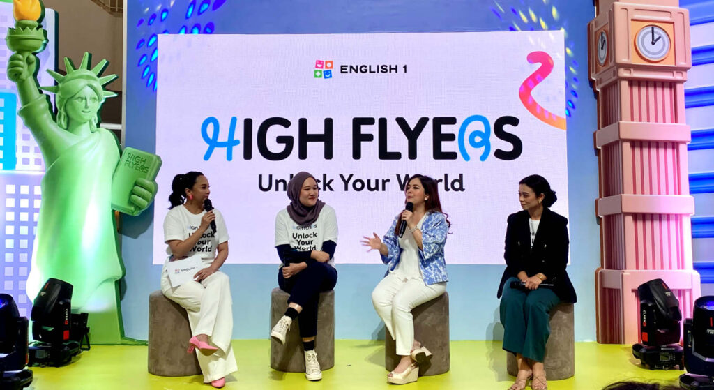 English 1 meluncurkan kurikulum baru High Flyers 4.0 dihadiri mantan penyanyi cilik yang kini menjadi ibu muda, Tasya Kamila. (Foto: Dok RUZKA INDONESIA)