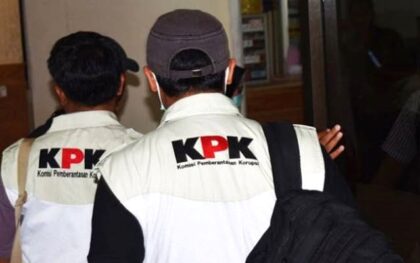 Penyidik KPK melakukan penggeledahan. (Foto: Ilustrasi)
