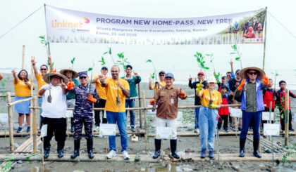 Program "New Home-Pass, New Tree" merupakan wujud konsistensi keberlanjutan yang telah digulirkan Linknet sejak tahun 2025, di mana setiap perluasan homepass diimbangi dengan penanaman pohon di wilayah operasional. (Foto: Dok RUZKA INDONESIA)