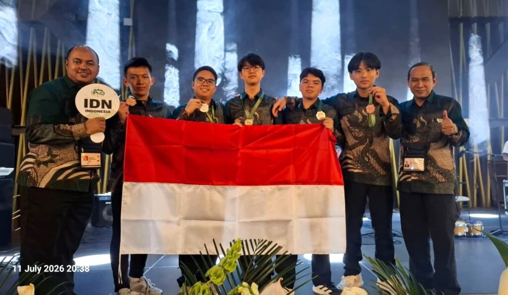 Pelajar Indonesia menoreh prestasi gemilang di Olimpiade Fisika Internasional (IPhO) 2026 yang digelar di Bucaramanga, Kolombia. (Foto: Istimewa)