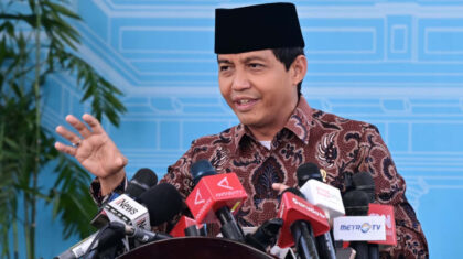 Kasus Menteri Kehutanan Raja Juli Antoni terkait amplop yang diterimanya pada 2 Juni 2026 menimbulkan tanya di publik, sebab Raja Juli baru melaporkan hal itu ke KPK pada 3 Juli 2026. (Foto: Dok RUZKA INDONESIA)