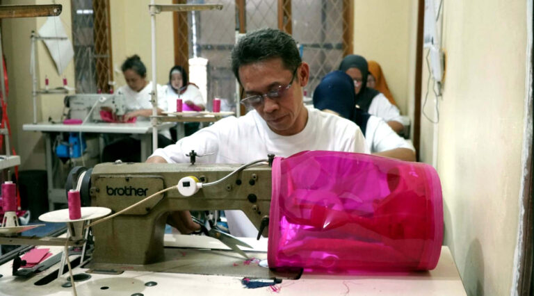 Tas karakter Bright Gas diproduksi oleh PT Glory Nine Degrees, UMKM lokal asal Kota Bandung yang merupakan mitra binaan Small Medium Enterprise & Partnership Program (SMEPP) PT Pertamina (Persero) dan Pertamina Foundation. (Foto: Dok RUZKA INDONESIA)