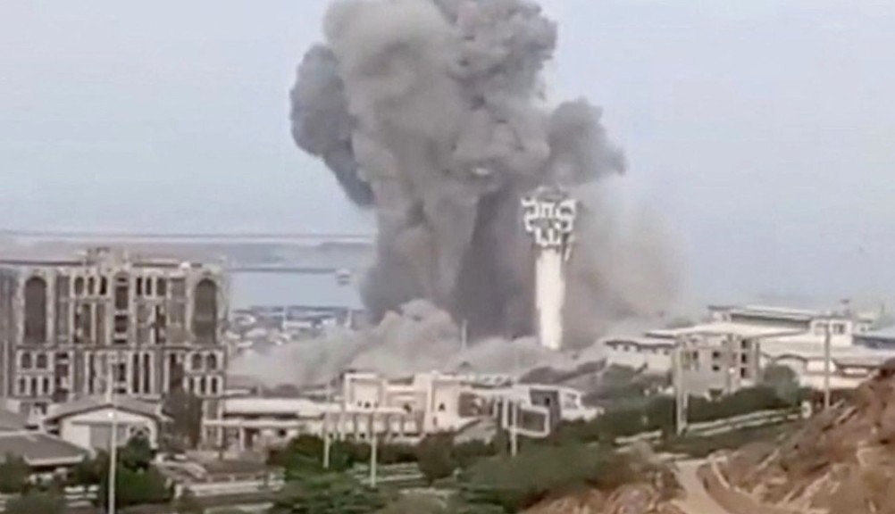 Pemukiman warga Iran yang diserang Amerika. (Foto: REUTERS)