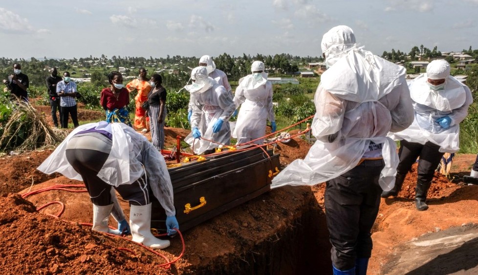 Pemakaman warga Kongo yang terjangkit virus Ebola. (Foto: REUTERS)
