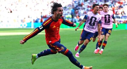 Ferran Torres kegirangan usai mencetak gol ke gawang Argentina. (Foto:REUTERS/Kai Pfaffenbach)