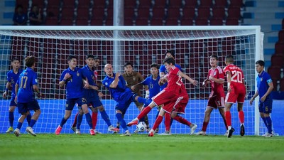 Timnas Thailand dikalahkan Singapura dengan skor 1-2 pada leg kedua semifinal di Stadion Rajamangala, Bangkok, Selasa (18/8) waktu setempat. (Foto: @changsuek)